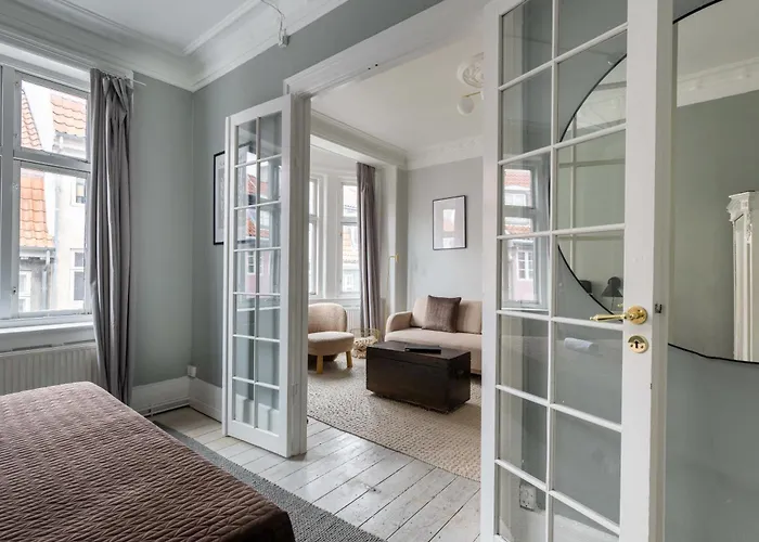 Super 2br In Old Town Apartment